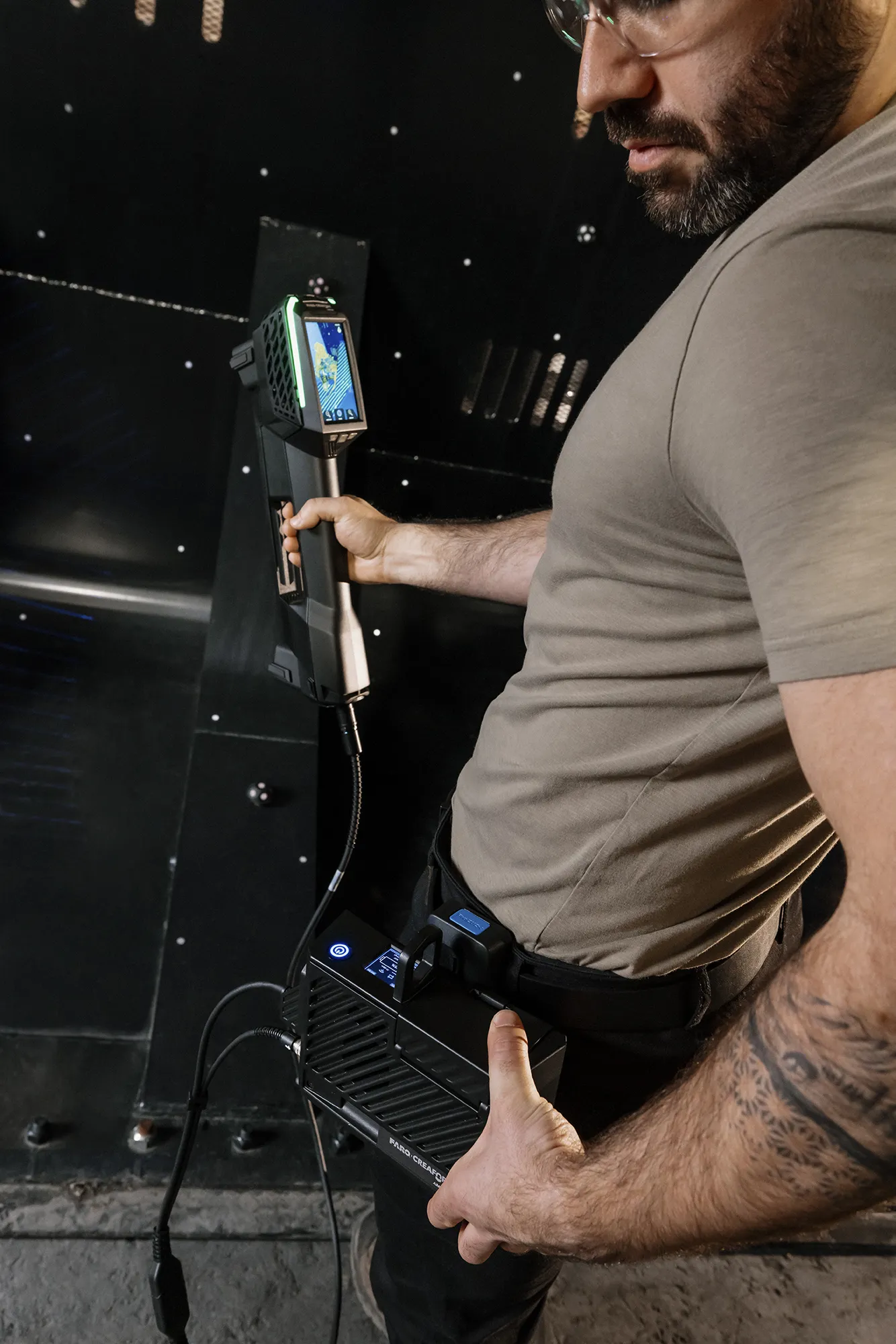 HandySCAN MAX escaneando balde de excavadora en faena
